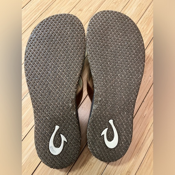 Olukai Paniolo women’s embossed leather sandal - Picture 4 of 7